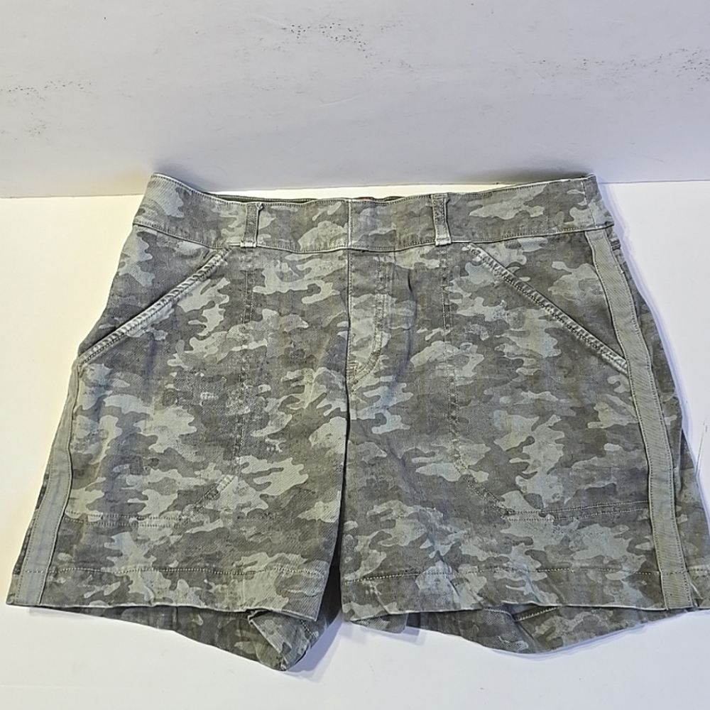 Spanx Camo Stretch Waist Shorts Large
